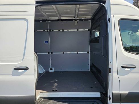 Used 2025 Mercedes-Benz Sprinter 2500 image 12
