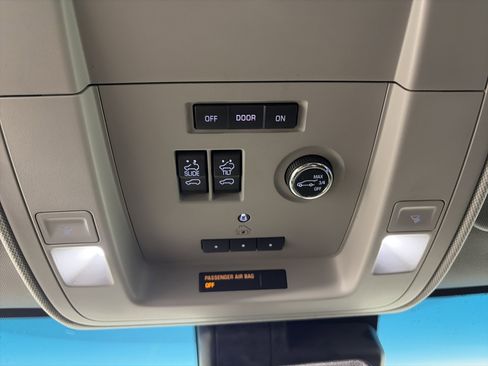 Used 2018 GMC Yukon Denali image 31