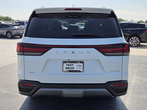 Used 2023 Lexus LX 600 4WD w/ Luxury Package image 4