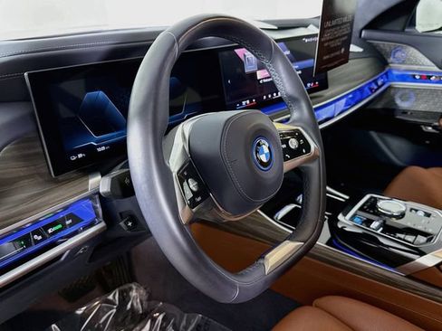 Certified 2023 BMW i7 xDrive60 w/ Executive Package 2 AWD/4WD image 11
