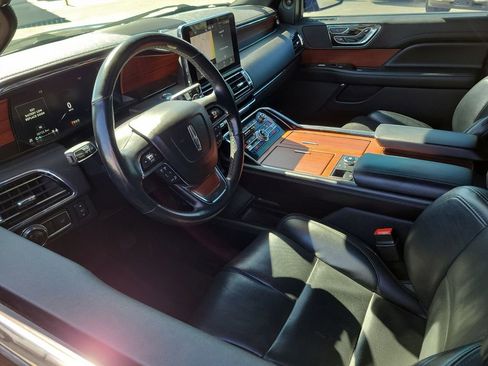 Used 2021 Lincoln Navigator Reserve image 5