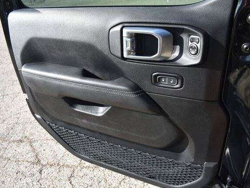 Used 2023 Jeep Wrangler Unlimited Sahara AWD/4WD image 37