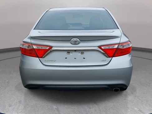 Used 2015 Toyota Camry SE FWD image 6
