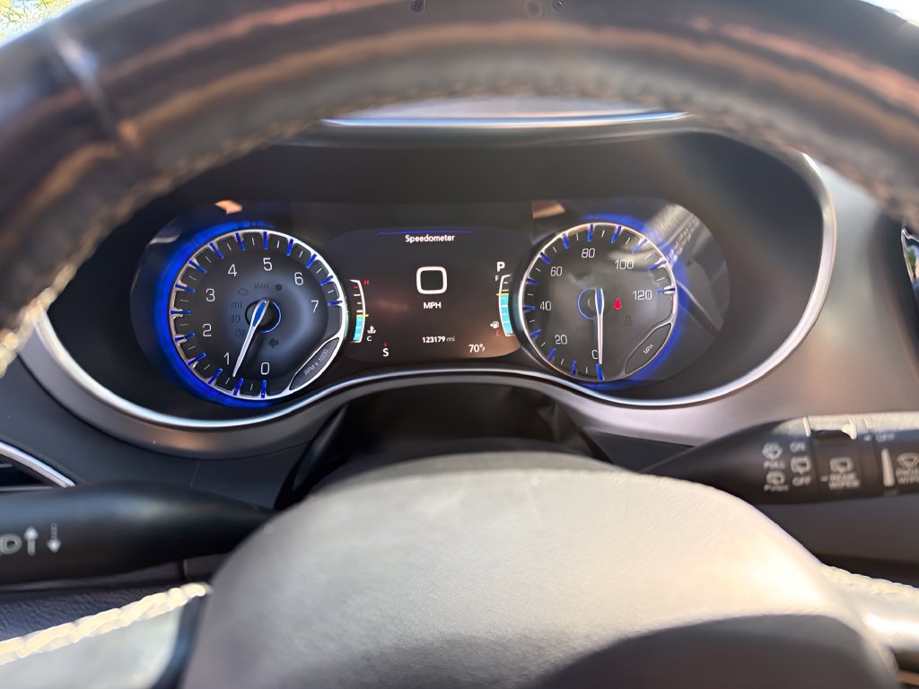 Used 2019 Chrysler Pacifica Touring-L Plus w/ S Appearance Package FWD image 18
