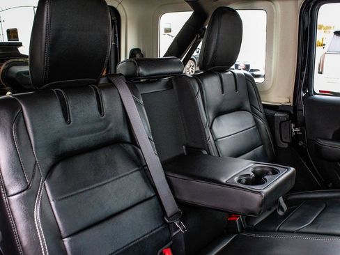 Used 2023 Jeep Wrangler Unlimited Sahara image 40