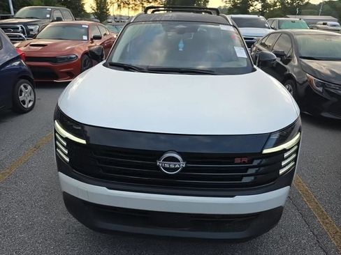 Used 2025 Nissan Kicks SR FWD image 2