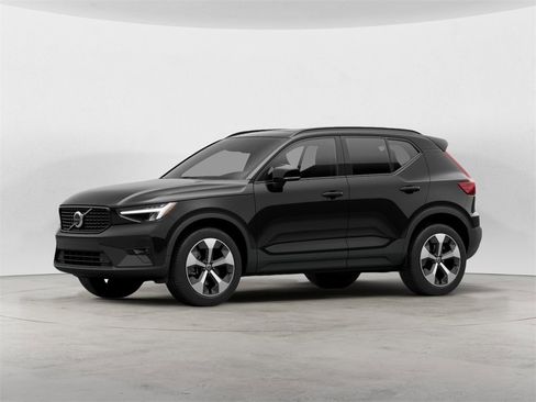 Certified 2025 Volvo XC40 B5 Plus image 6