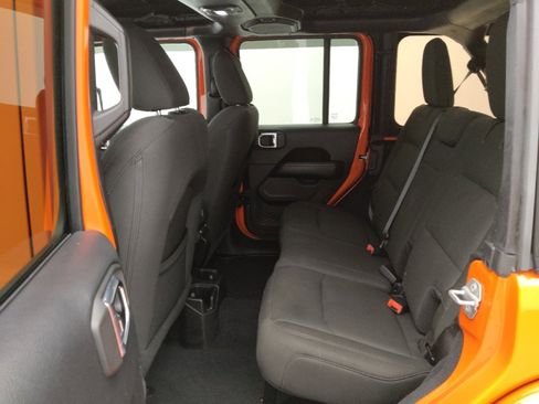 Used 2018 Jeep Wrangler Unlimited Sahara image 18