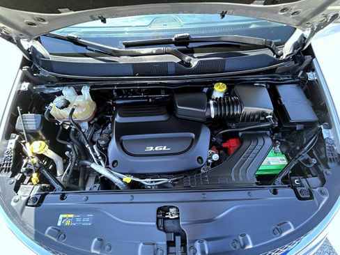 Used 2018 Chrysler Pacifica Touring-L Plus FWD image 25