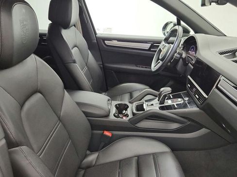Used 2022 Porsche Cayenne Platinum Edition w/ Premium Package Plus AWD/4WD image 25
