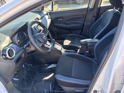 Used 2025 Nissan Versa SV image 27