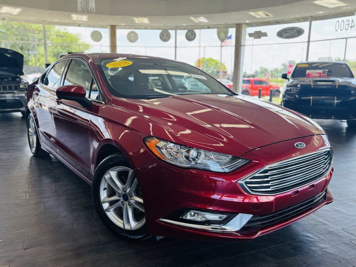 Used 2018 Ford Fusion SE w/ Fusion SE Technology Package FWD image 4