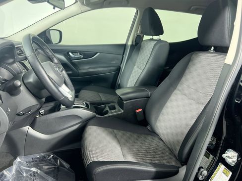 Used 2021 Nissan Rogue Sport SV image 12