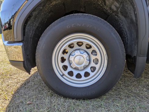 Used 2024 GMC Sierra 1500 Pro w/ Pro Value Package image 10