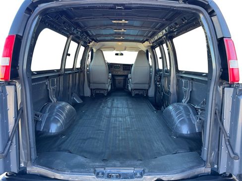 Used 2017 Chevrolet Express 2500 image 20