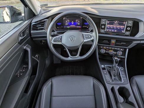 Certified 2024 Volkswagen Jetta SE image 15