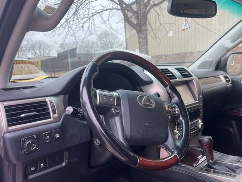 Used 2018 Lexus GX 460 Premium w/ Premium Package image 11