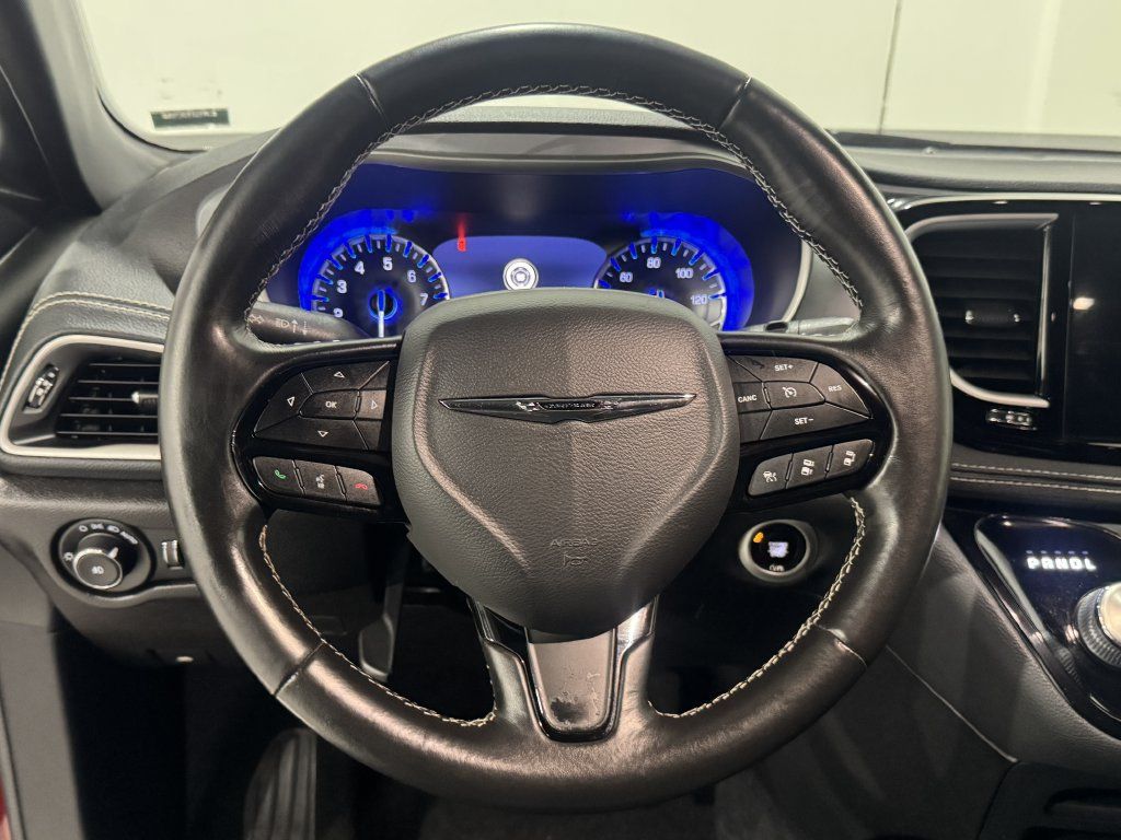 Used 2021 Chrysler Pacifica Touring w/ S Appearance Package FWD image 5
