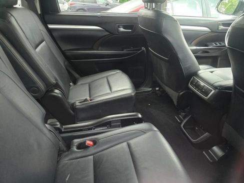 Used 2018 Toyota Highlander XLE AWD/4WD image 13