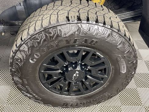 Used 2025 Chevrolet Silverado 2500 ZR2 image 34