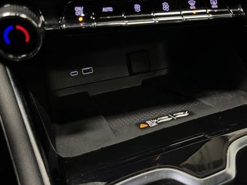 Used 2024 Chevrolet Traverse RS image 40