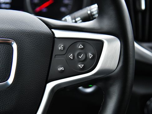 Used 2024 GMC Terrain SLT image 30