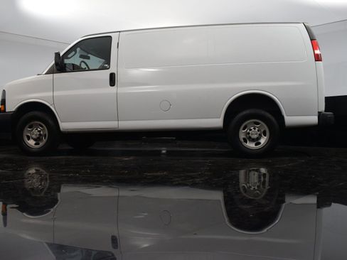 Used 2022 Chevrolet Express 2500 w/ Driver Convenience Package image 17