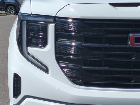 Used 2022 GMC Sierra 1500 Elevation w/ X31 Off-Road Package AWD/4WD image 43