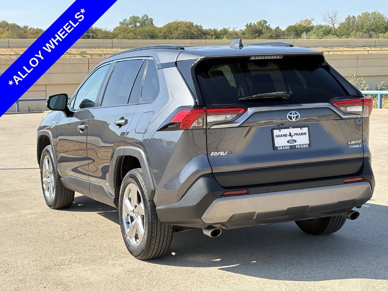 Used 2021 Toyota RAV4 Limited AWD/4WD image 6
