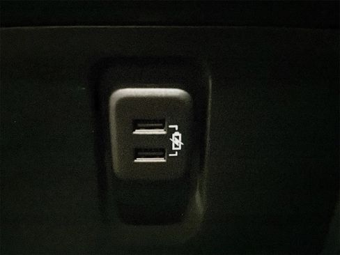 Used 2023 Chevrolet Traverse LT image 26