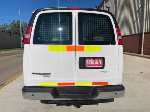 Used 2015 Chevrolet Express 2500 image 7