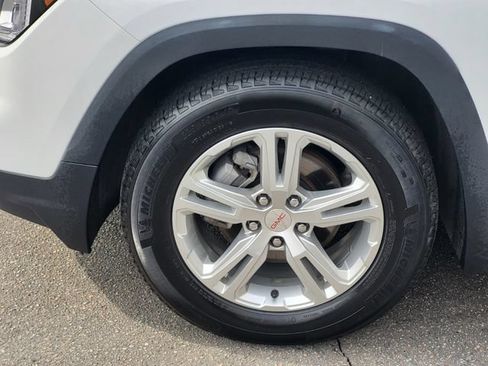Used 2024 GMC Terrain SLE FWD image 8