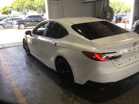 Used 2025 Toyota Camry SE w/ Convenience Package FWD image 11
