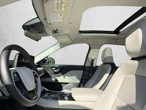 Used 2025 Lincoln Aviator AWD image 12