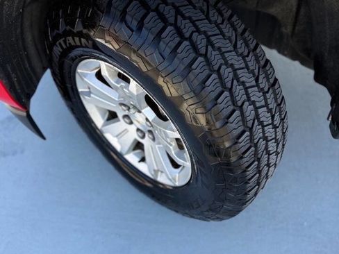 Used 2018 Chevrolet Colorado LT w/ Safety Package image 9