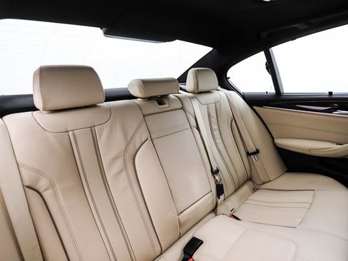 Used 2020 BMW M550i xDrive w/ Executive Package image 28