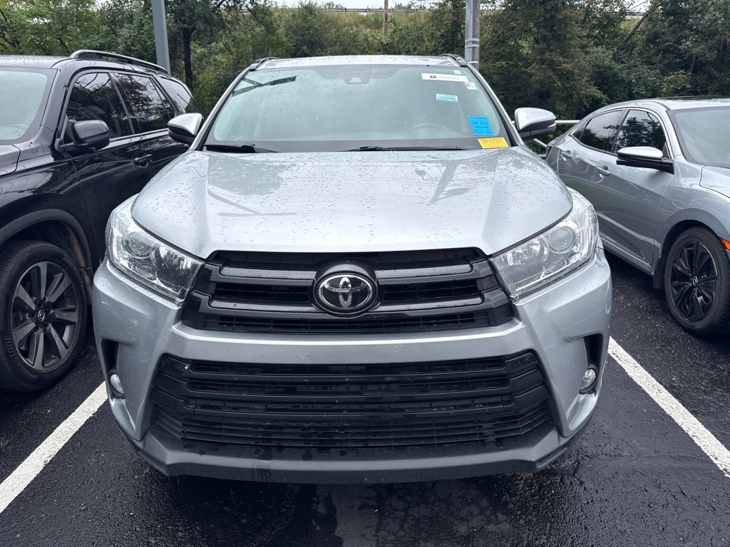 Used 2017 Toyota Highlander SE AWD/4WD image 2
