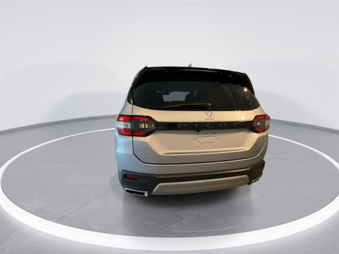 Used 2024 Honda Pilot Touring image 7