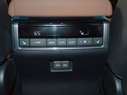 Used 2024 Lexus GX 550 w/ Accessory Package (Z1) image 36