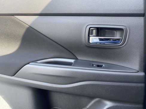 Used 2019 Mitsubishi Outlander ES image 13
