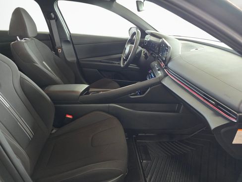 Used 2025 Hyundai Elantra SEL FWD image 40