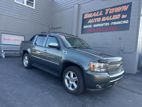 Used 2011 Chevrolet Avalanche LTZ image 1