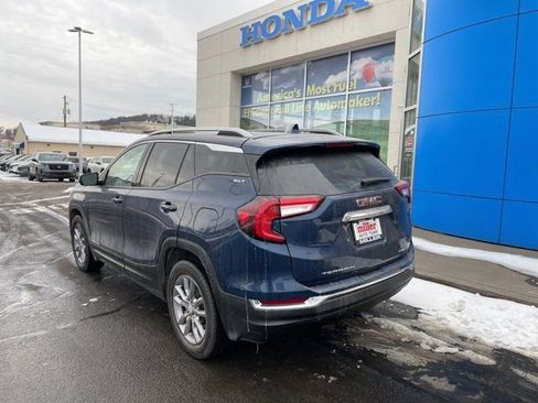 Used 2022 GMC Terrain SLT image 3