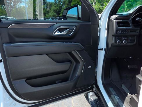 Used 2023 Chevrolet Suburban Z71 w/ Luxury Package AWD/4WD image 23