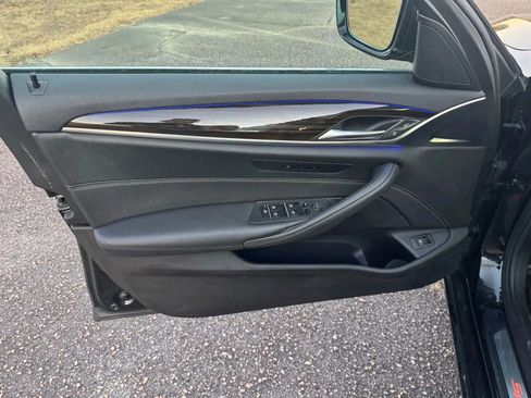 Used 2019 BMW 530i w/ Convenience Package image 11