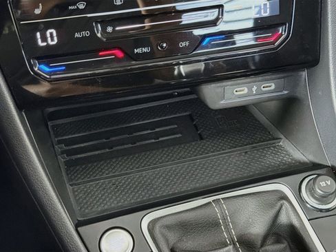 Used 2025 Volkswagen Jetta SE FWD image 26