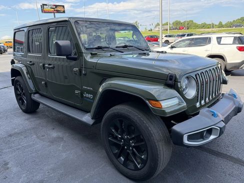 Used 2022 Jeep Wrangler Unlimited Sahara w/ Cold Weather Group AWD/4WD image 5