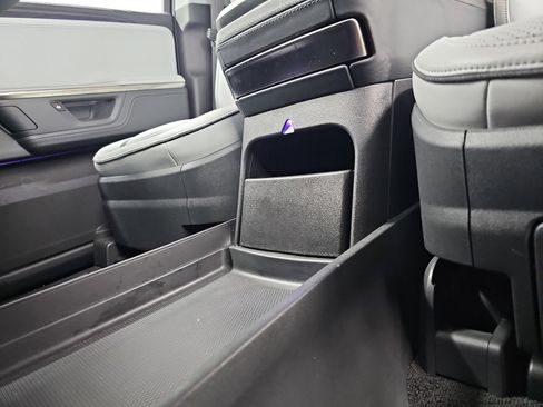 Used 2025 Rivian R1S Adventure image 33