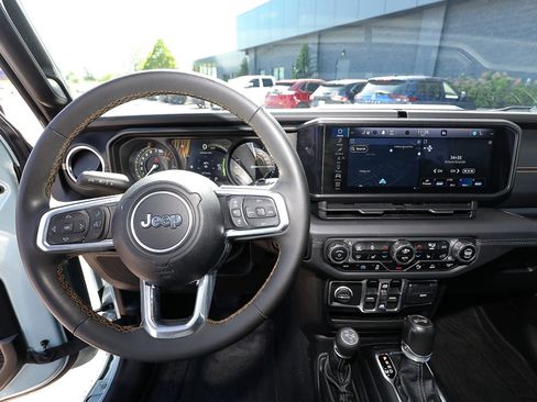 Used 2024 Jeep Wrangler Sahara w/ Technology Group image 12