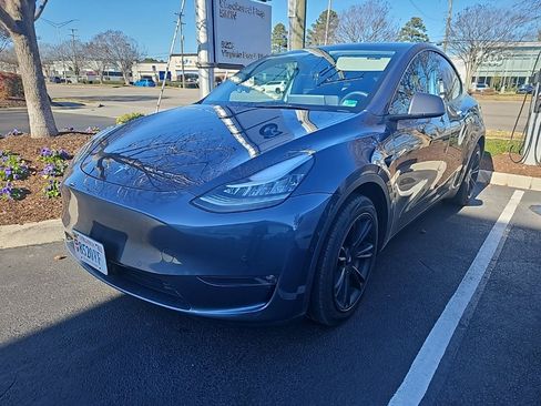 Used 2022 Tesla Model Y Long Range image 1
